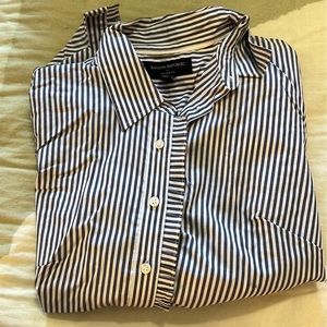 Banana Republic Button Down size 0